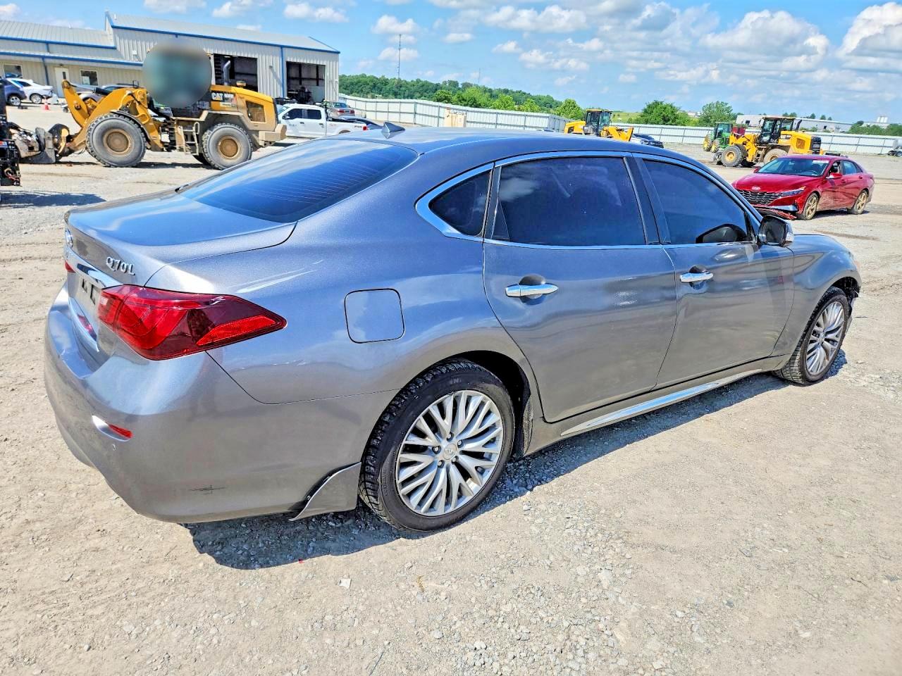 INFINITI Q70 3.7