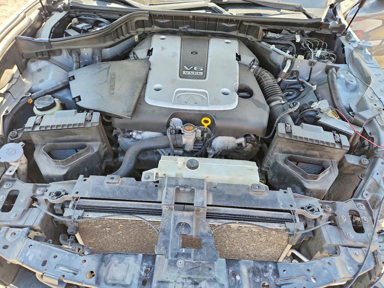 INFINITI Q70 3.7