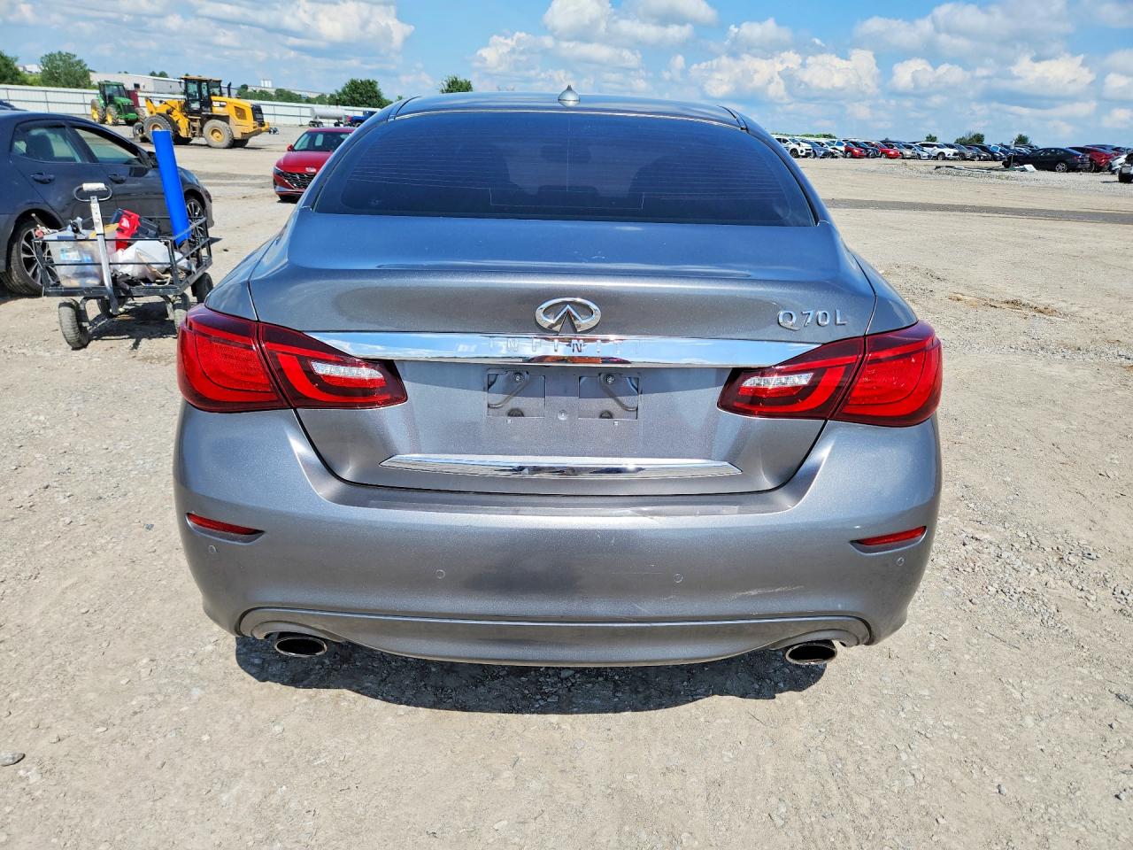 INFINITI Q70 3.7