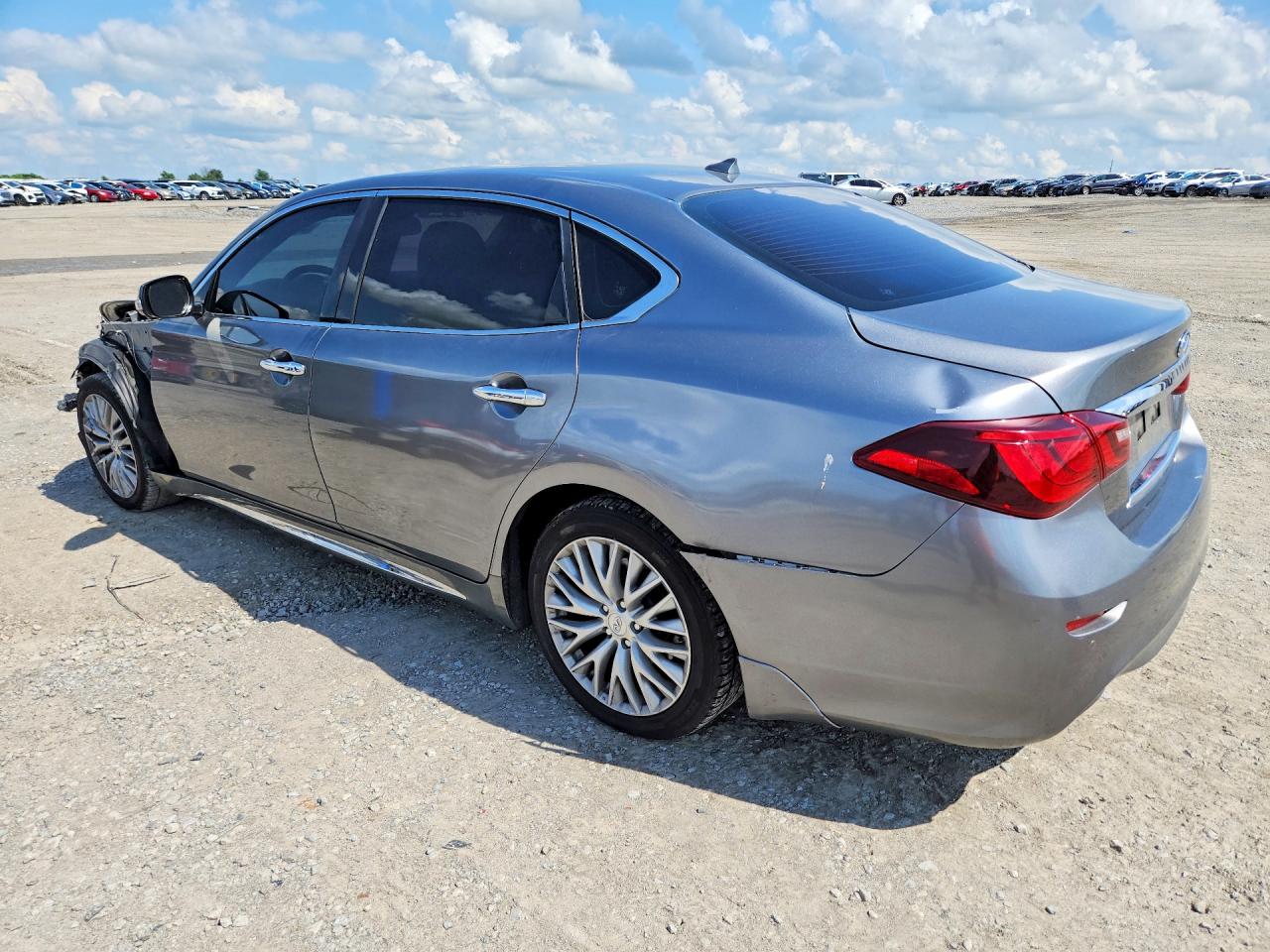 INFINITI Q70 3.7