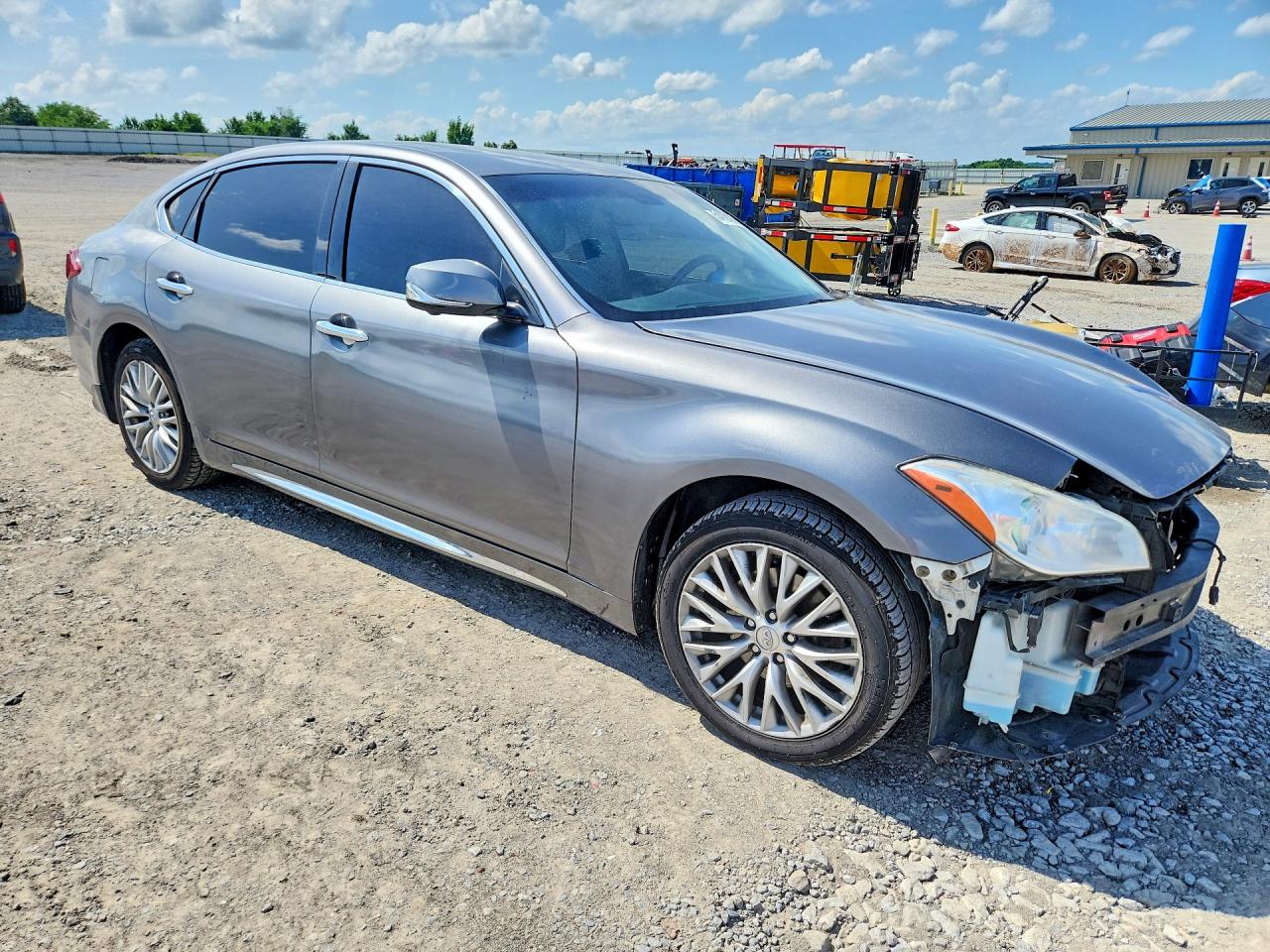 INFINITI Q70 3.7