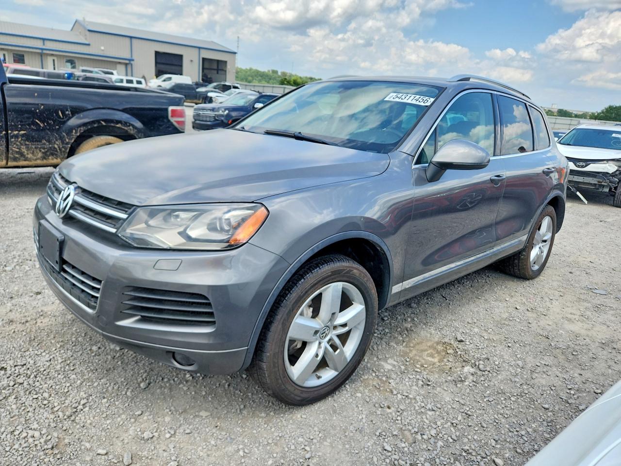 Salvage Volkswagen Touareg Image