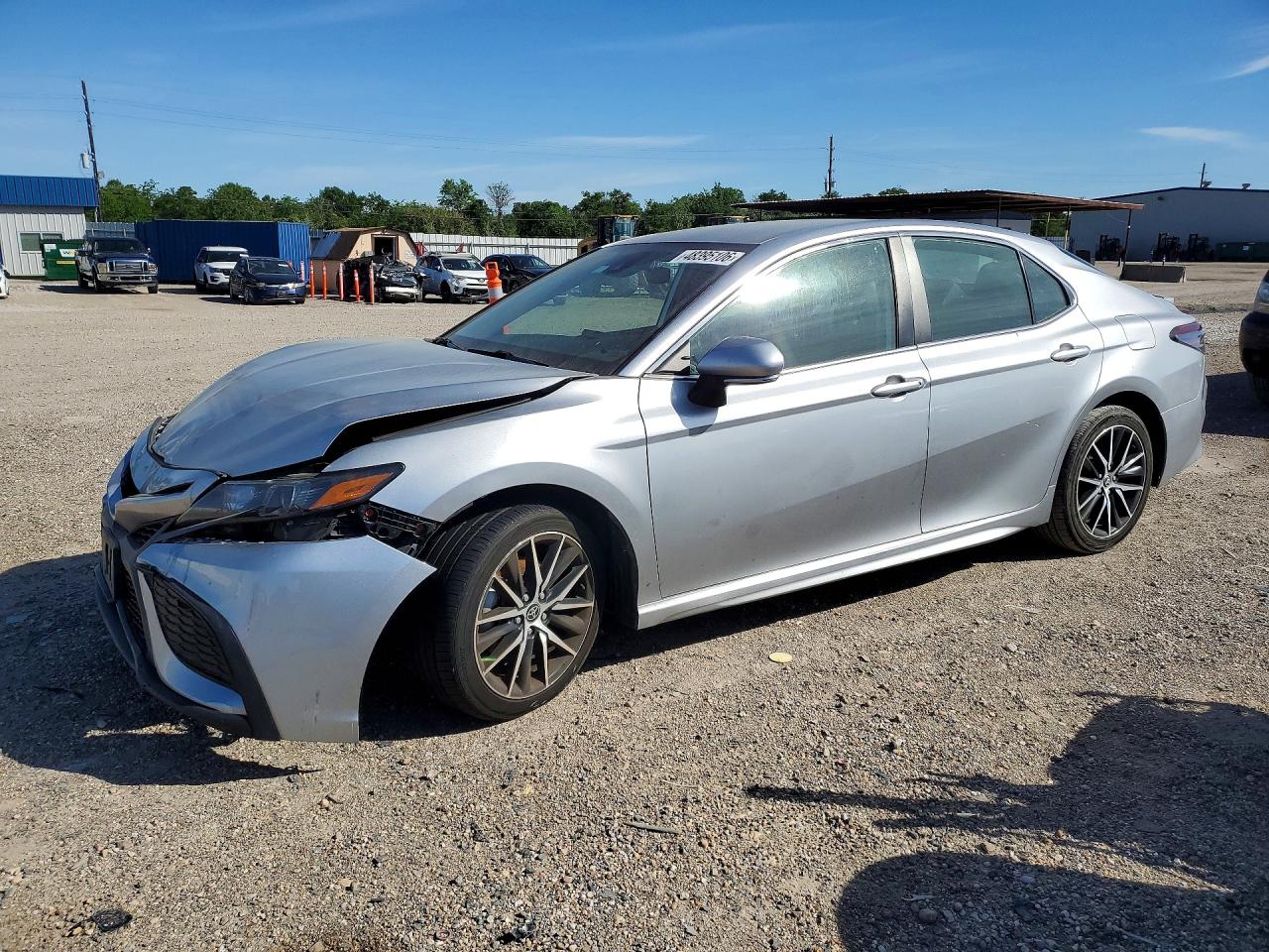 Salvage Toyota Camry Image