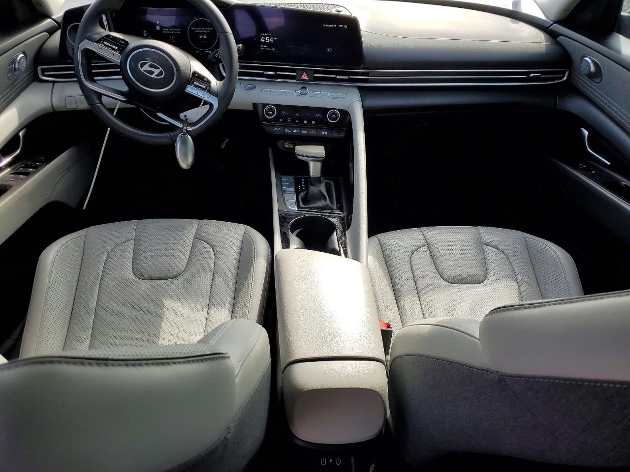 Hyundai ELANTRA Limited