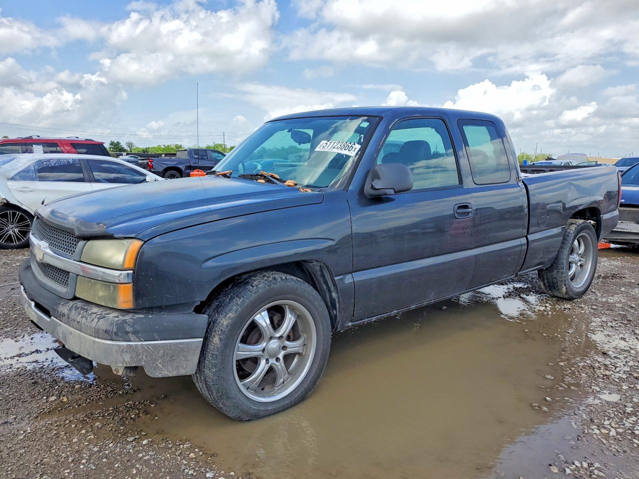 Salvage Chevrolet Silverado Image