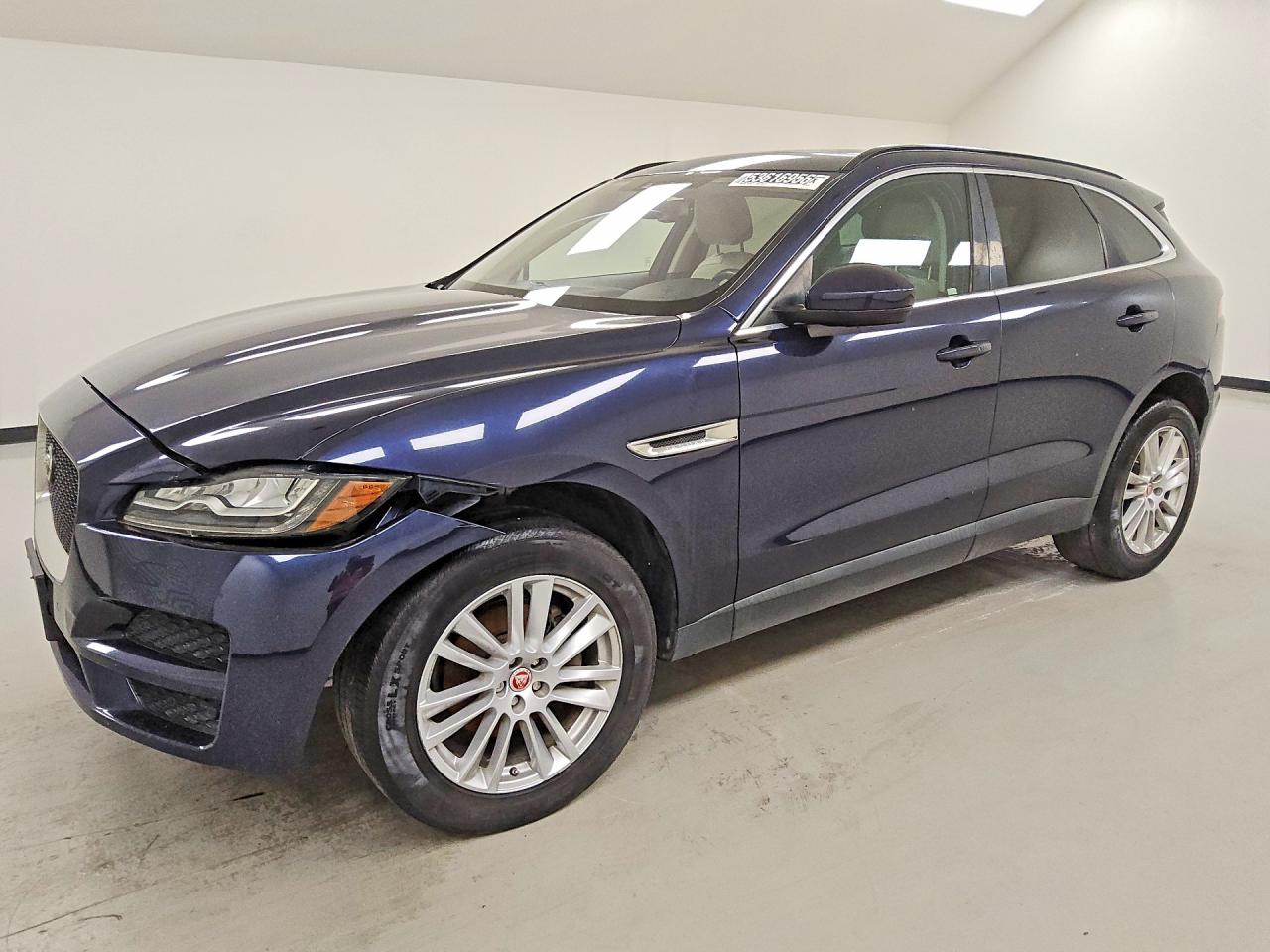 Salvage Jaguar F-PACE Image