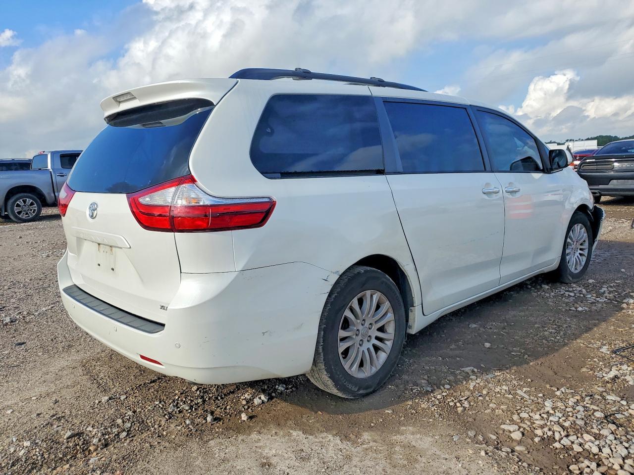 Toyota Sienna Xle Premium 8-passenger