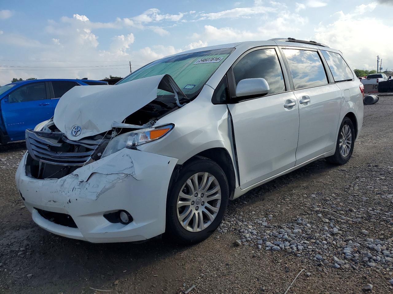 Salvage Toyota Sienna Image