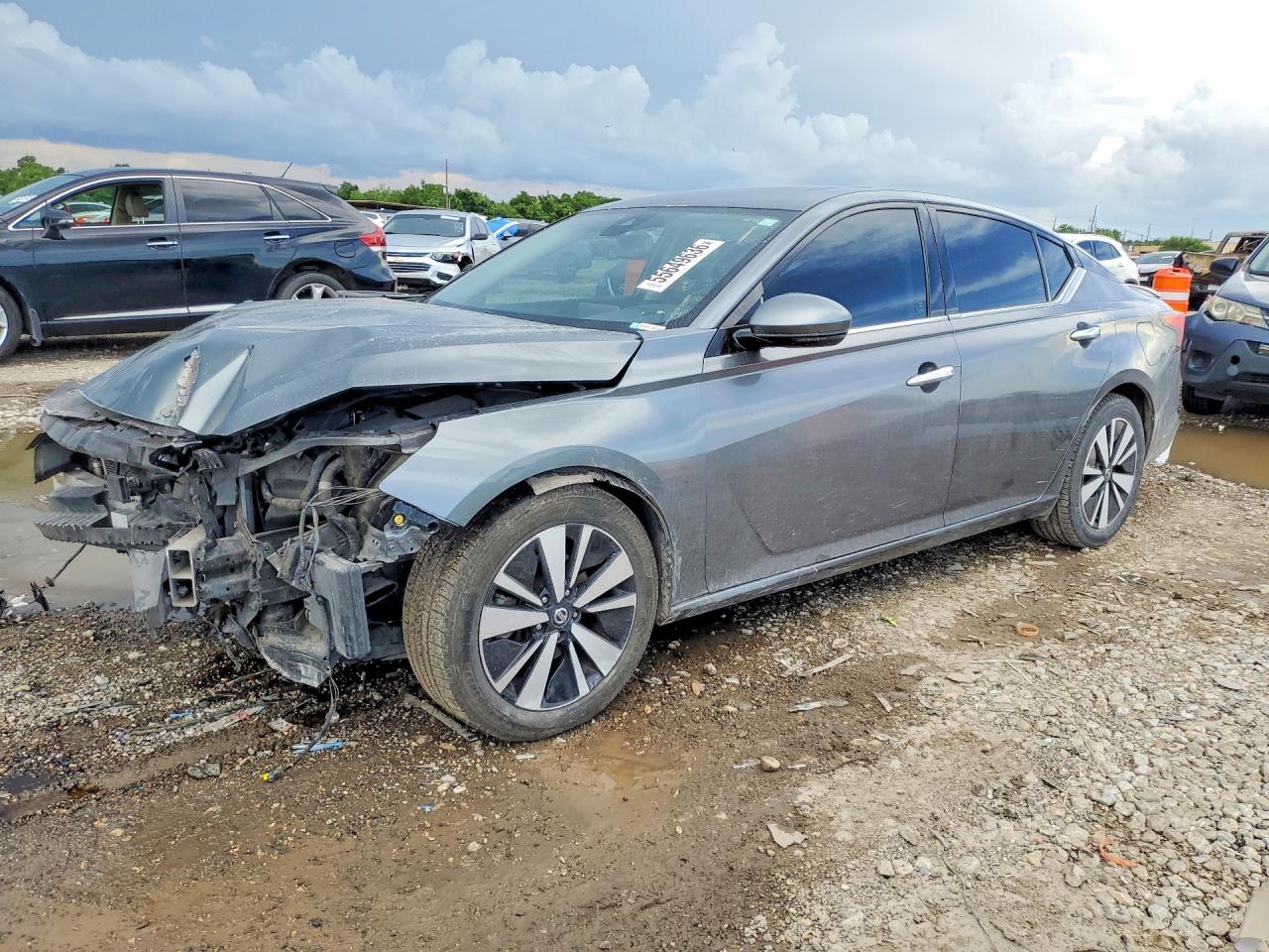 Salvage Nissan Altima Image