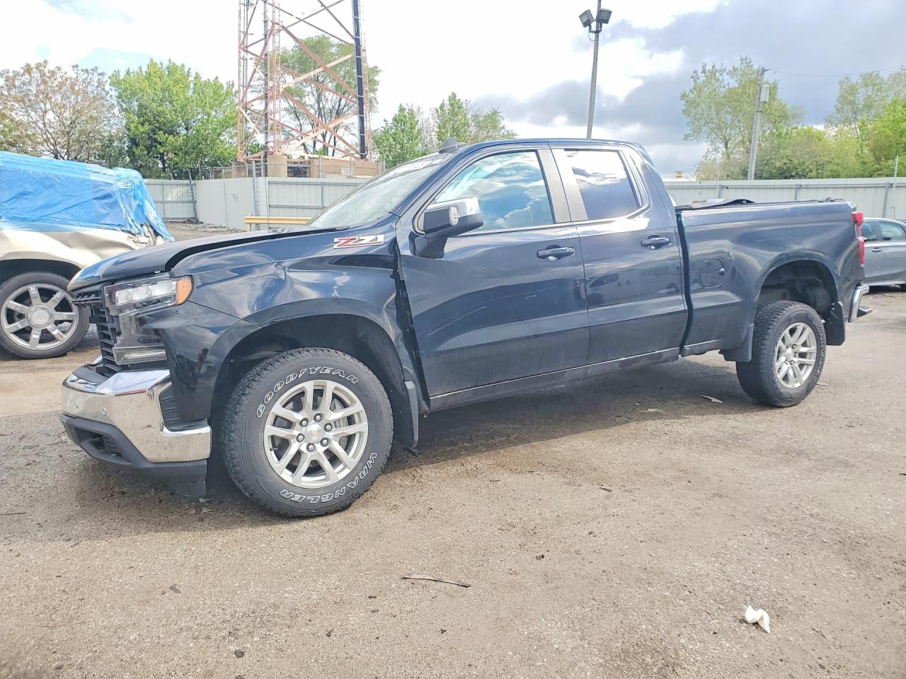 Salvage Chevrolet Silverado Image