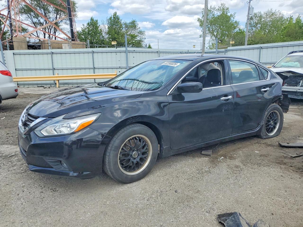 Salvage Nissan Altima Image