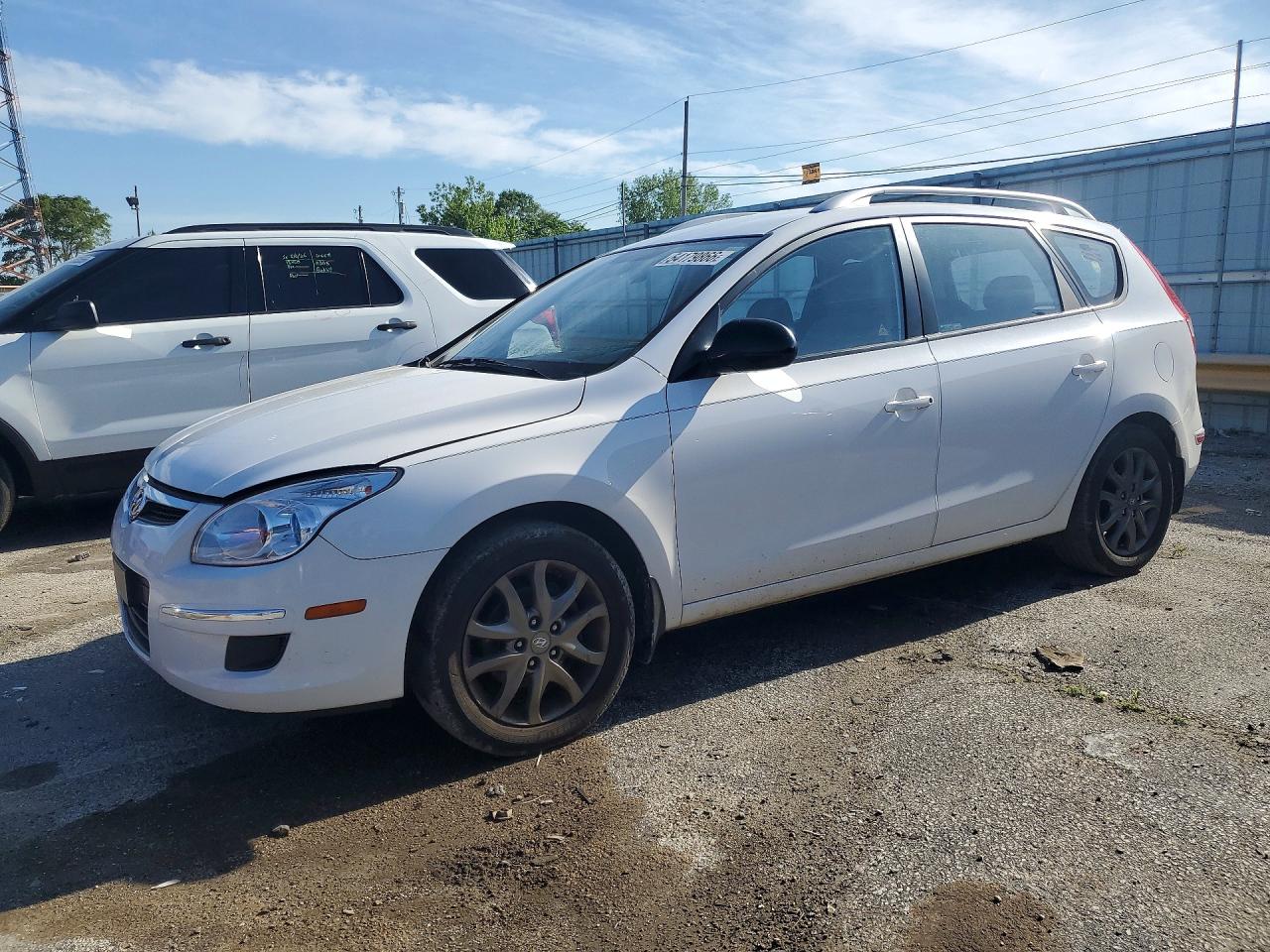Salvage Hyundai ELANTRA Image