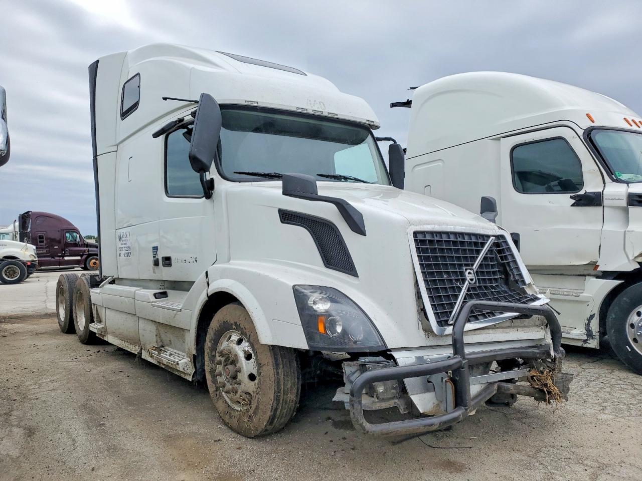 Salvage Volvo Vn Image
