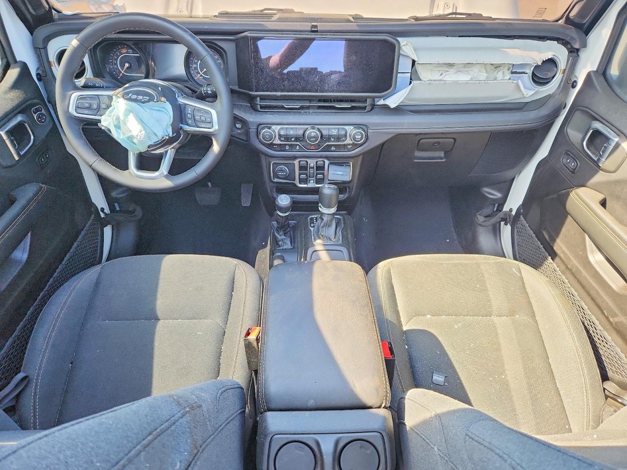 Jeep Wrangler Sahara