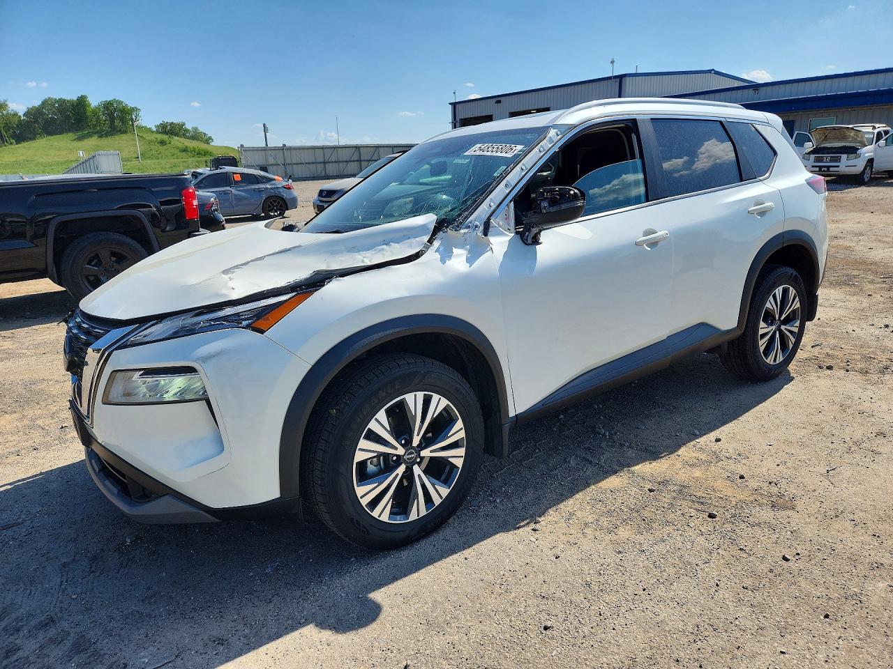 Salvage Nissan Rogue Image