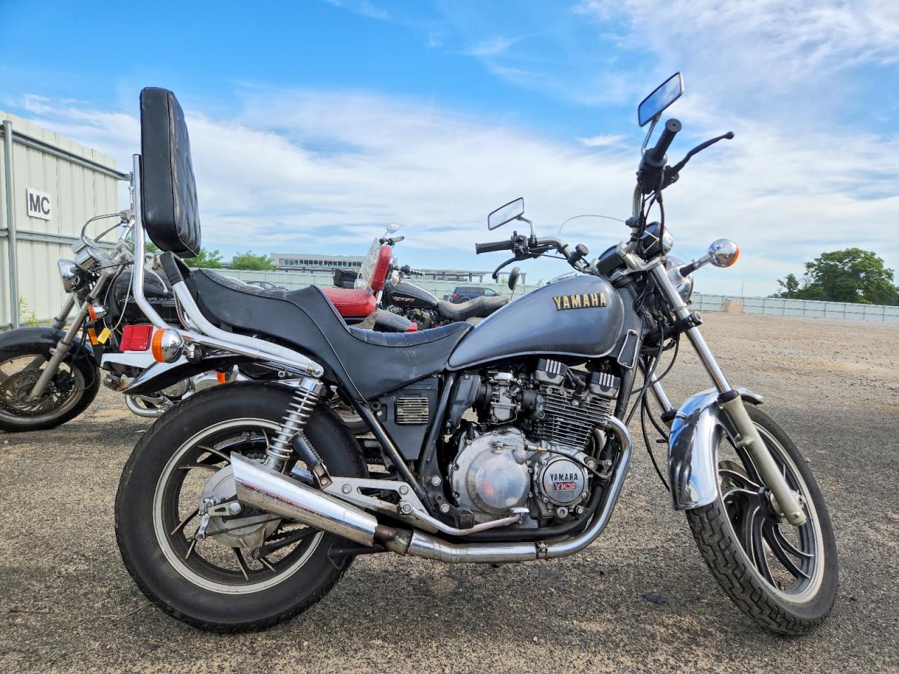 Salvage Yamaha Axiom 550 Image