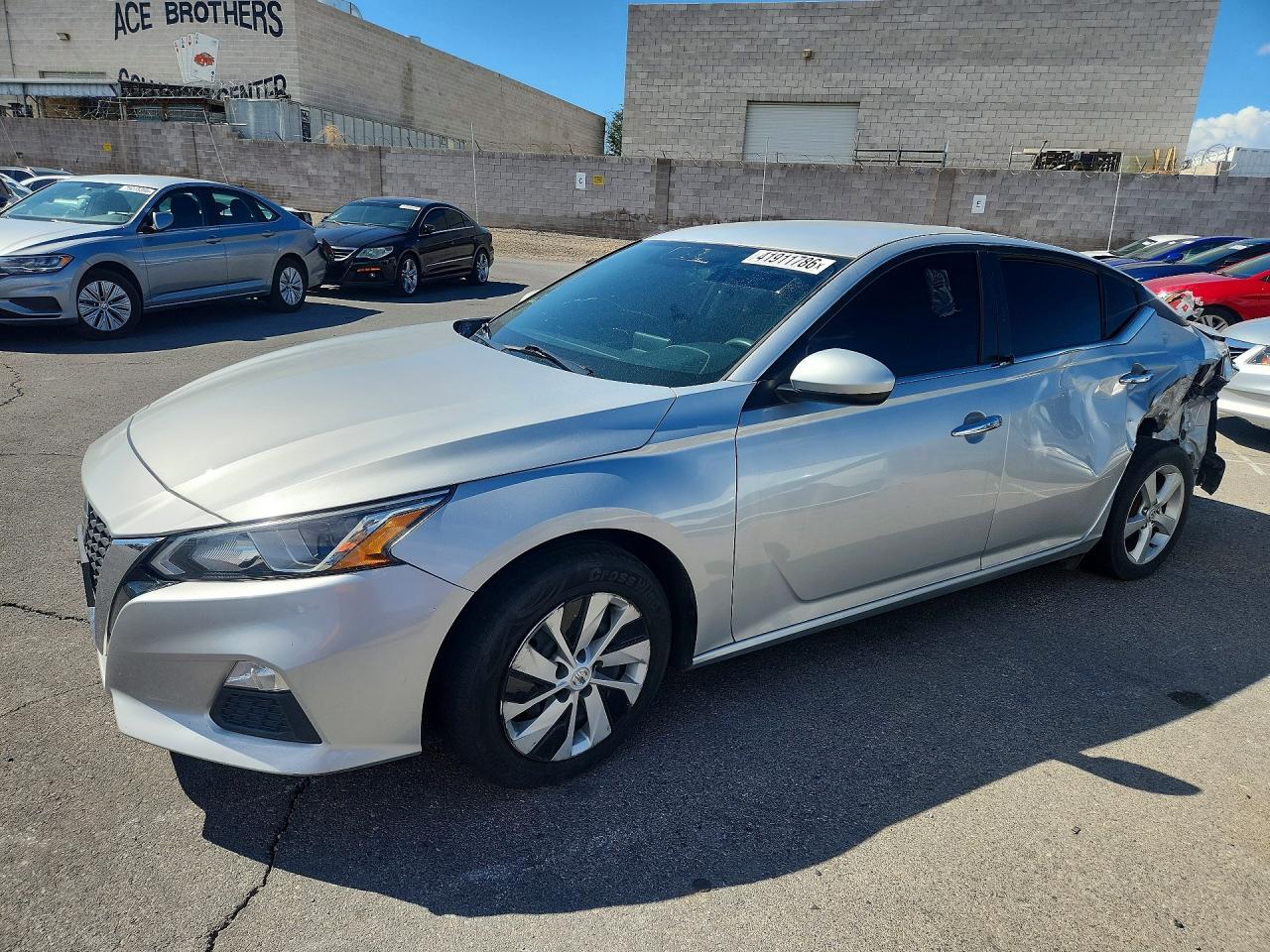 Salvage Nissan Altima Image