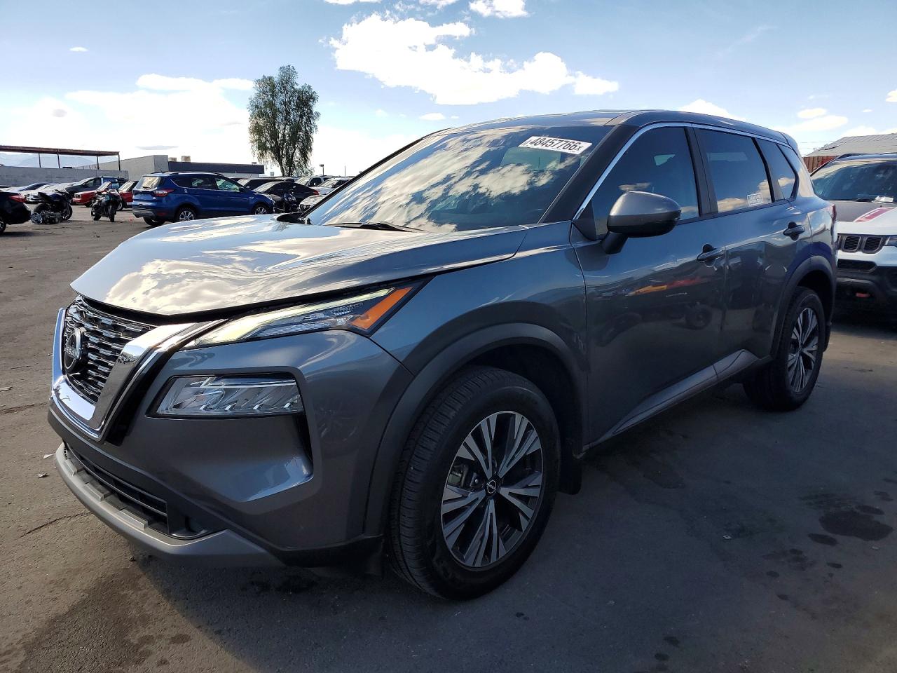 Salvage Nissan Rogue Image