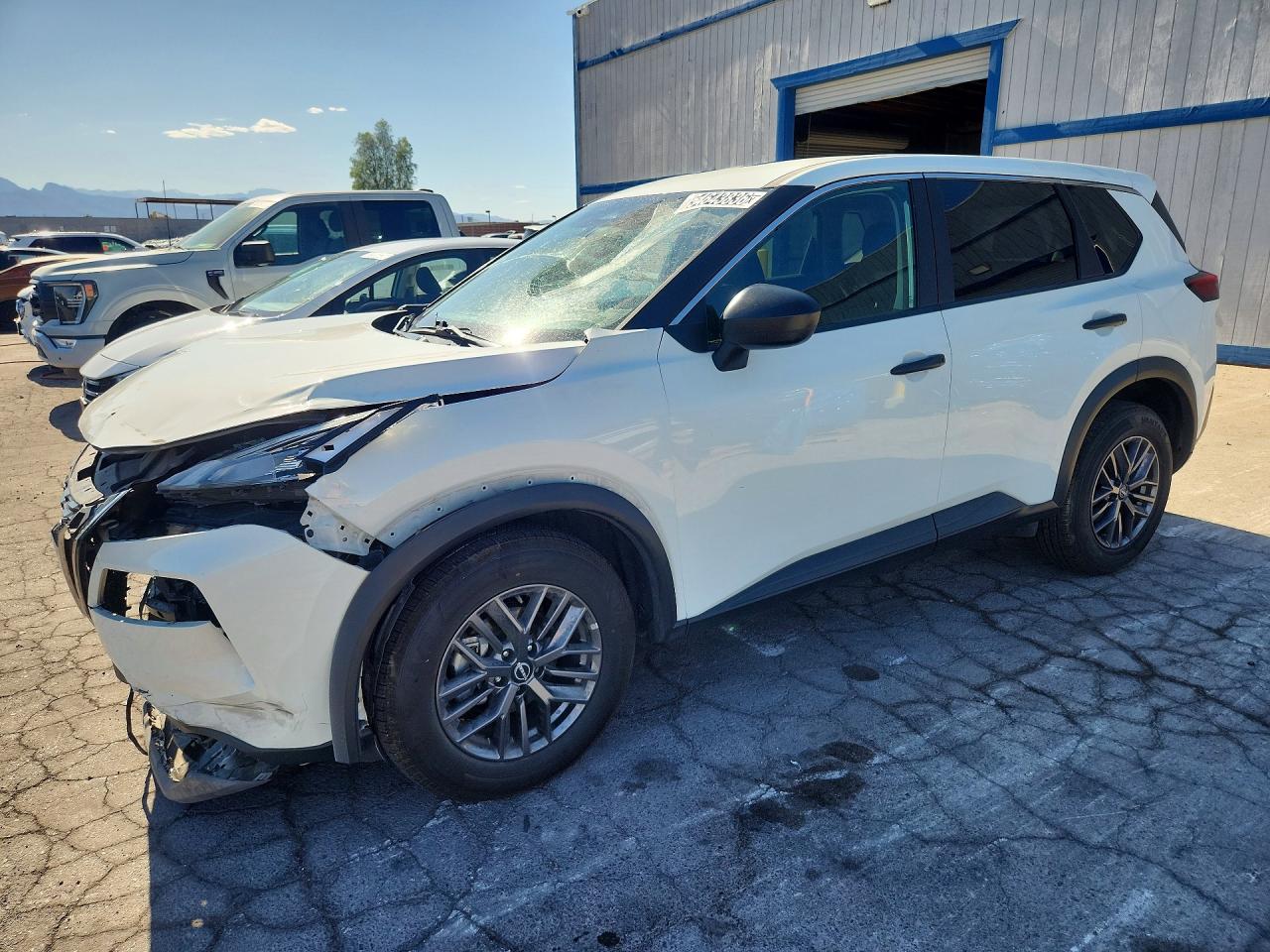Salvage Nissan Rogue Image