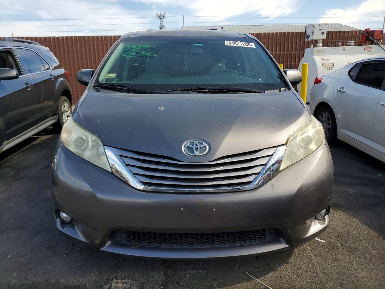 Toyota Sienna Xle 8-passenger