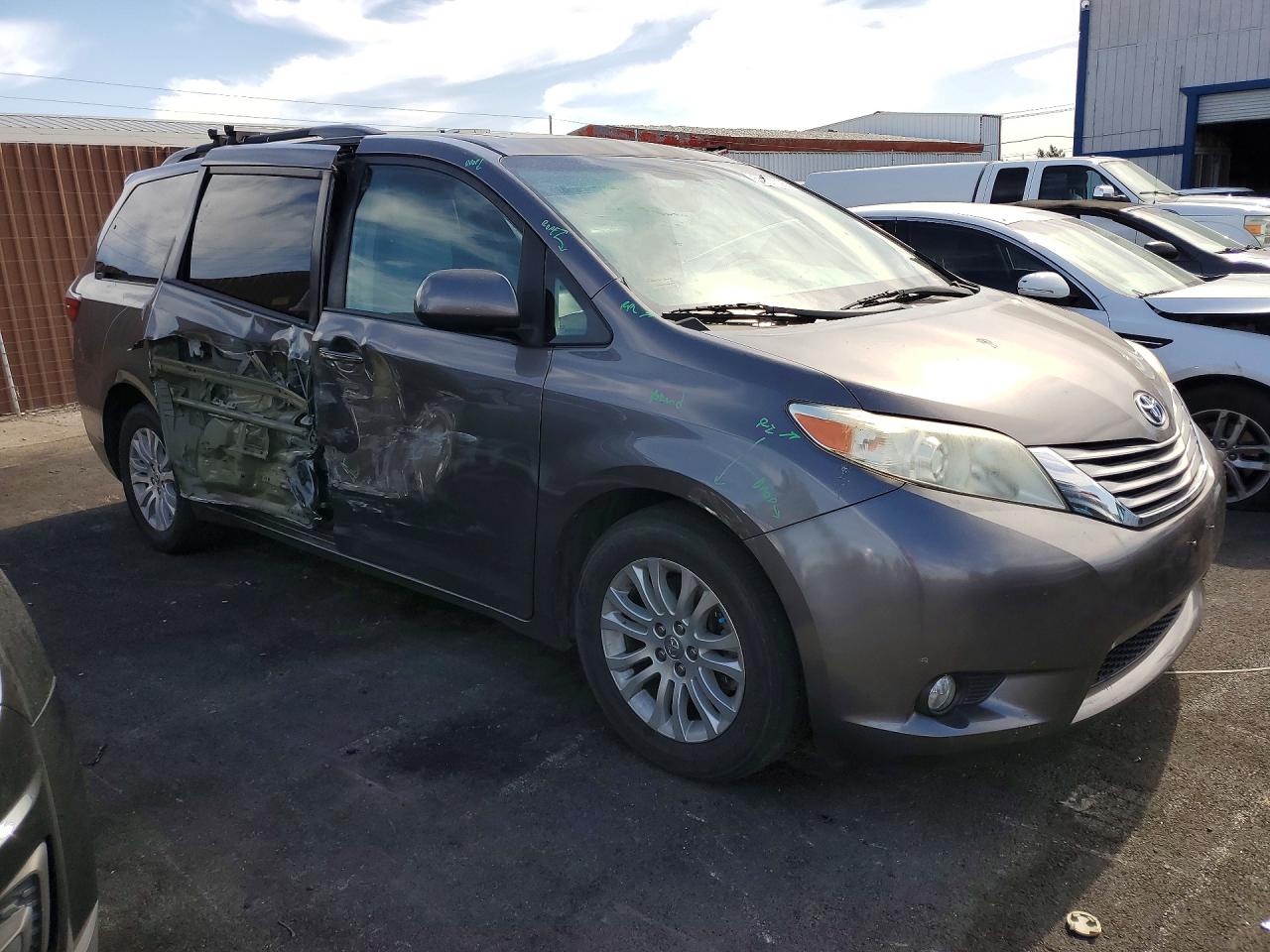 Toyota Sienna Xle 8-passenger