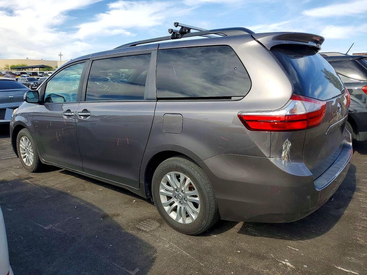 Toyota Sienna Xle 8-passenger