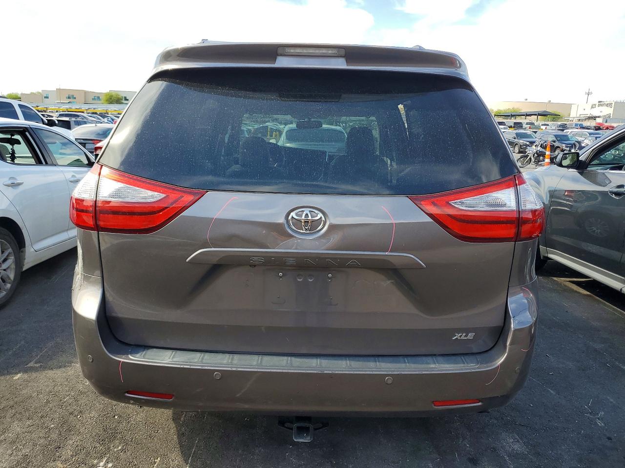 Toyota Sienna Xle 8-passenger