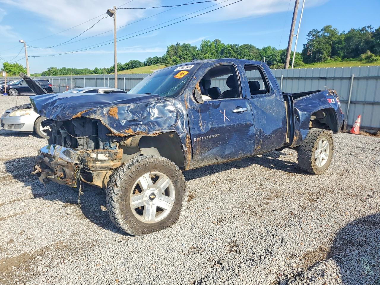 Salvage Chevrolet Silverado Image