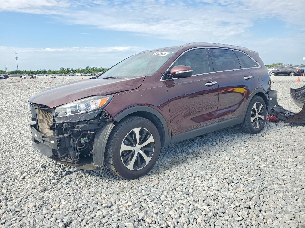 Salvage Kia Sorento Image