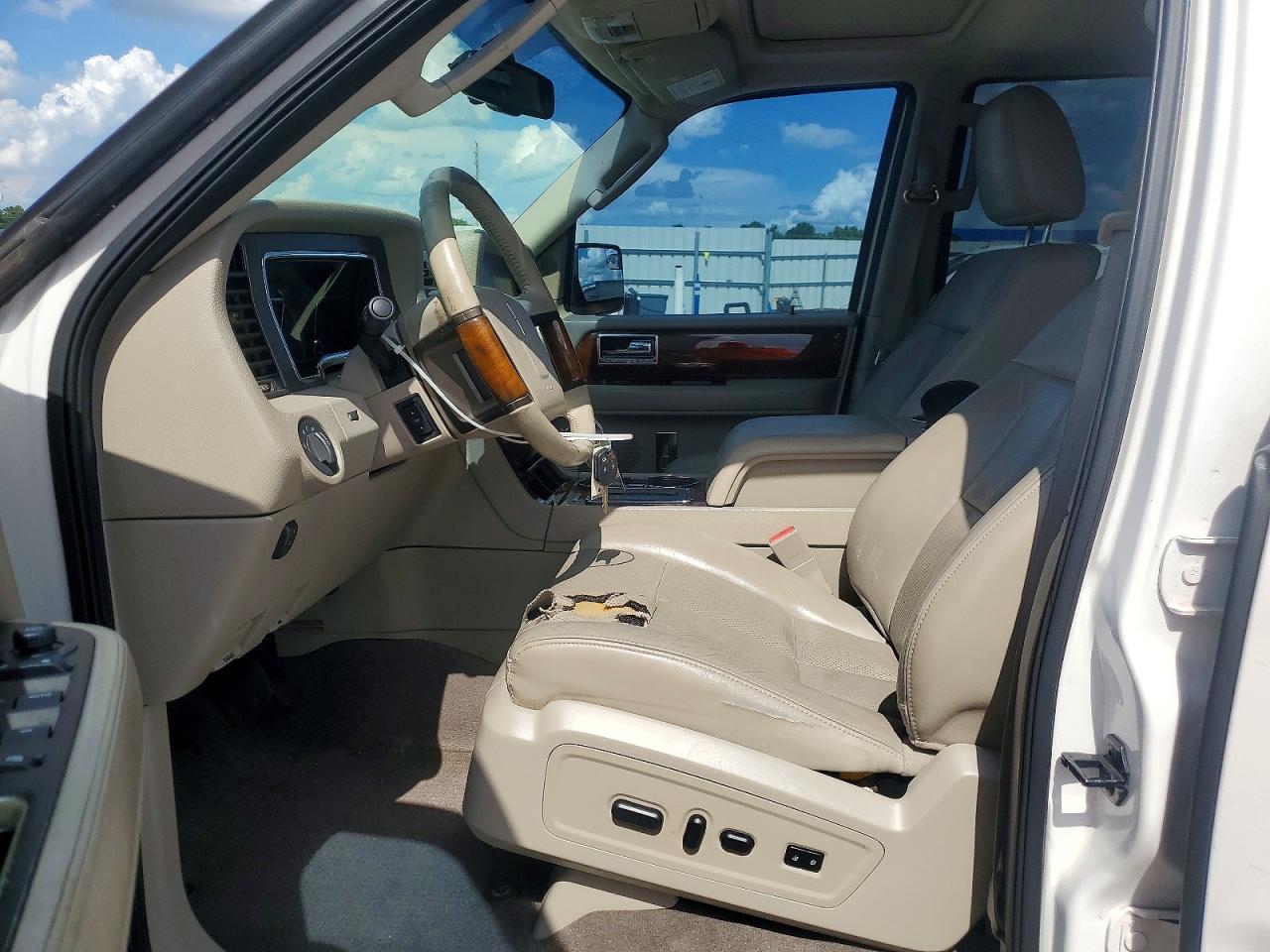 Lincoln Navigator