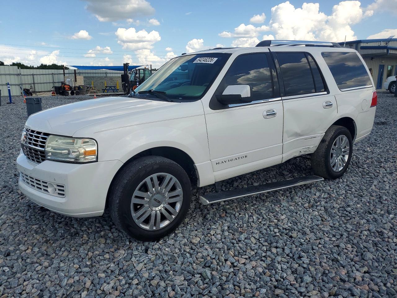 Salvage Lincoln Navigator Image