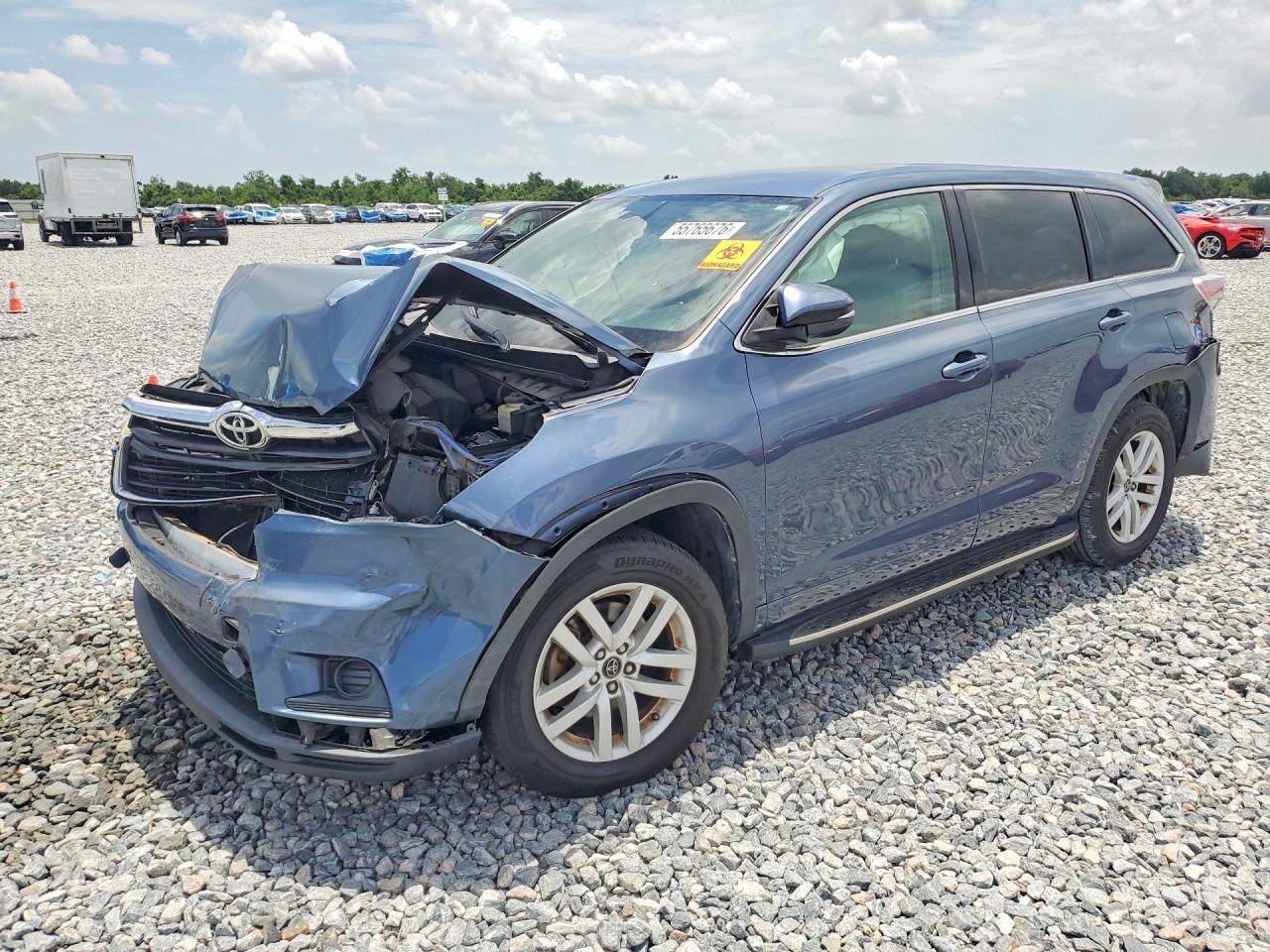 Salvage Toyota Highlander Image