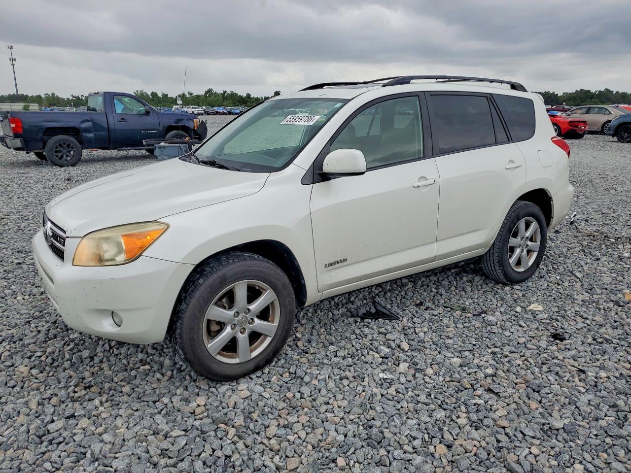 Salvage Toyota RAV4 Image