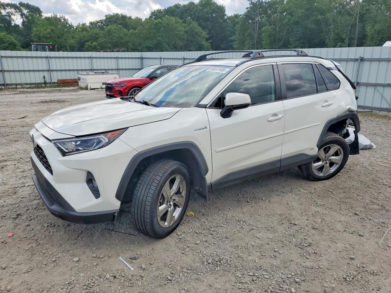 Salvage Toyota RAV4 Image