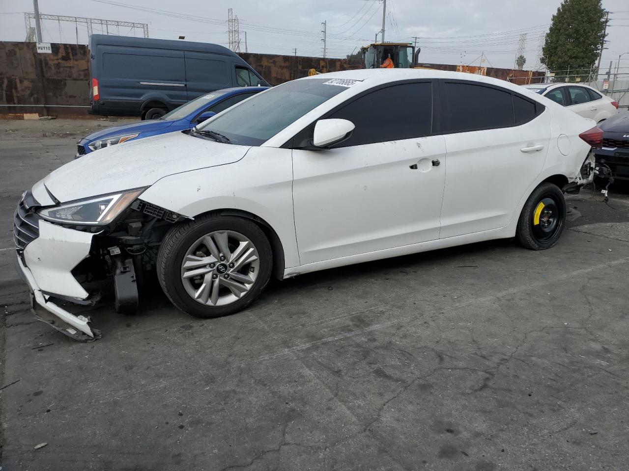 Salvage Hyundai ELANTRA Image