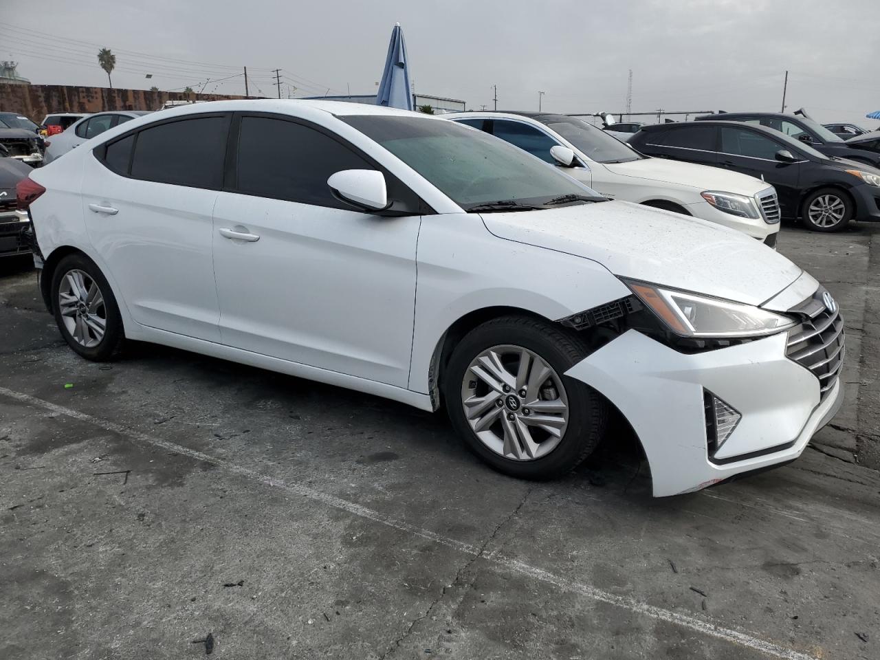 Hyundai ELANTRA Sel