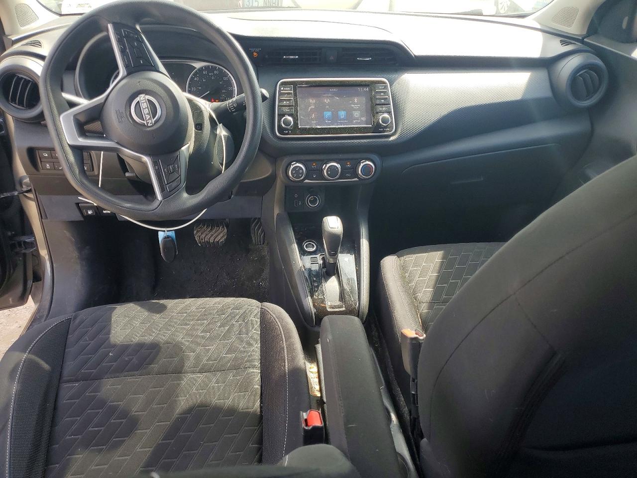 Nissan Kicks S
