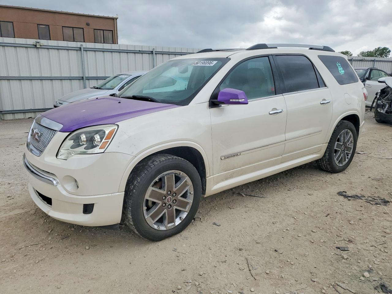 Salvage GMC Acadia Image