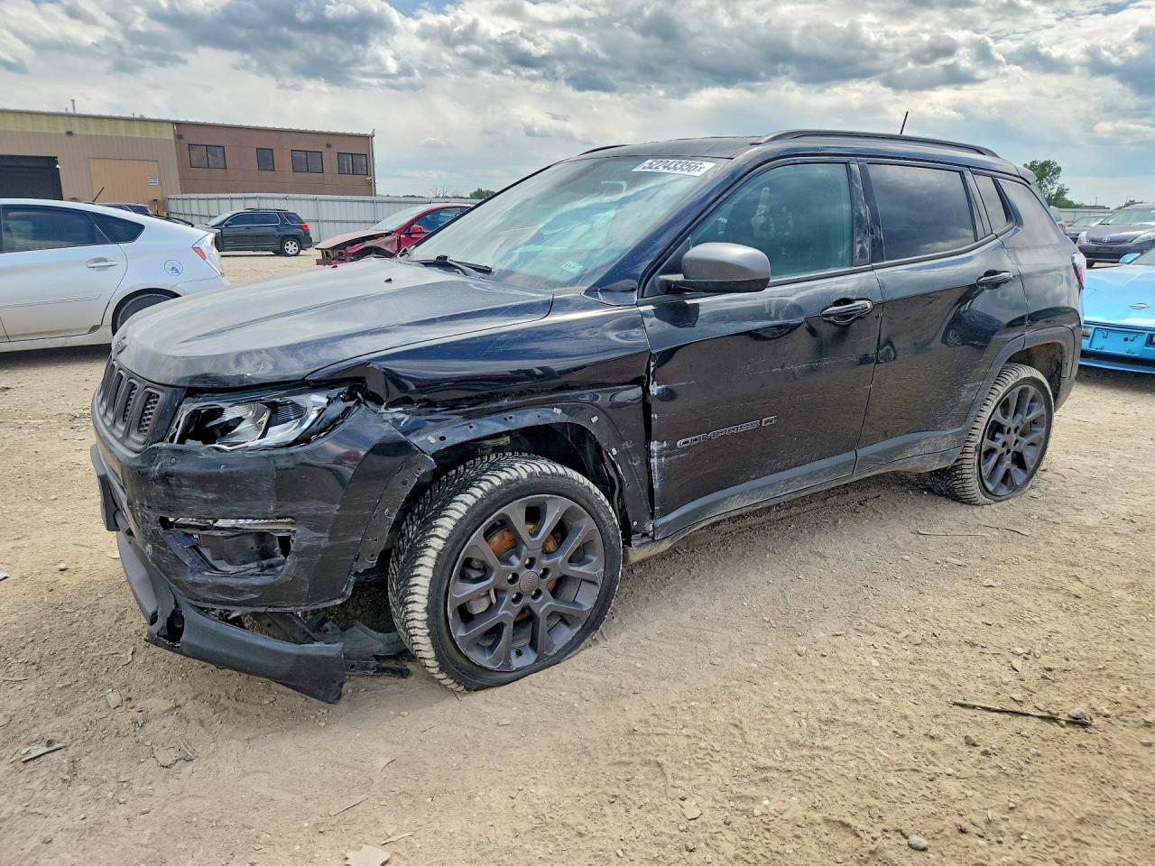 Salvage Jeep Compass Image