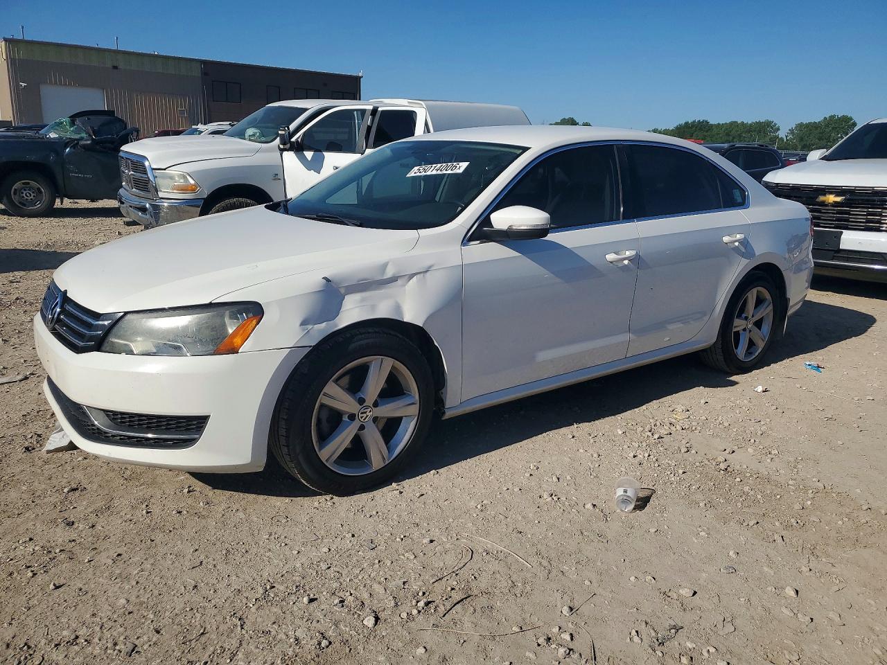 Salvage Volkswagen Passat Image
