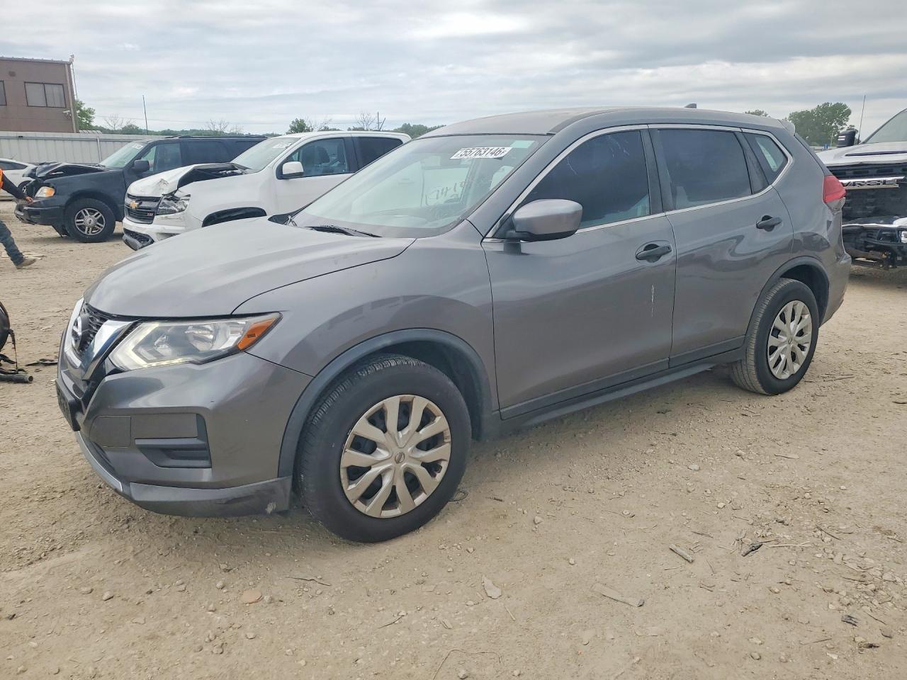 Salvage Nissan Rogue Image