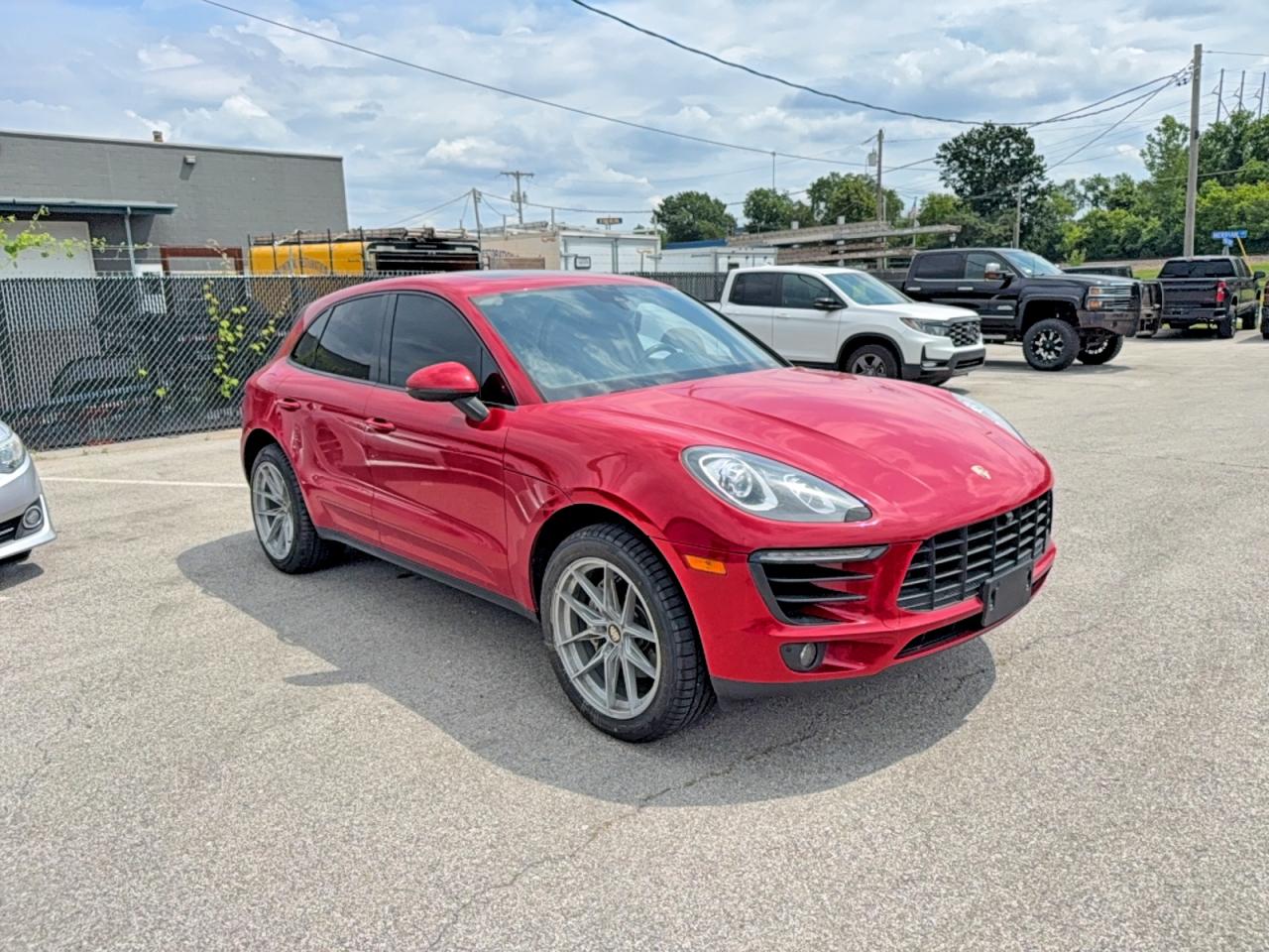 Salvage Porsche Macan Image