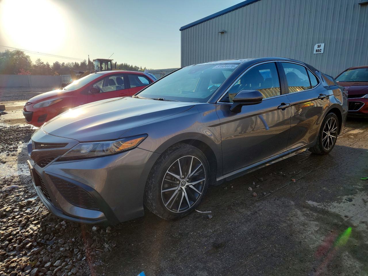 Salvage Toyota Camry Image