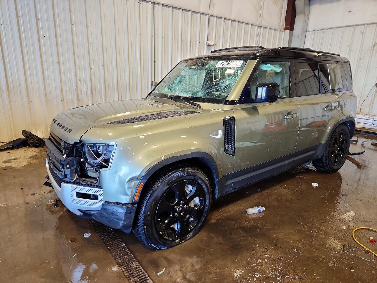 Salvage Land Rover Defender Image