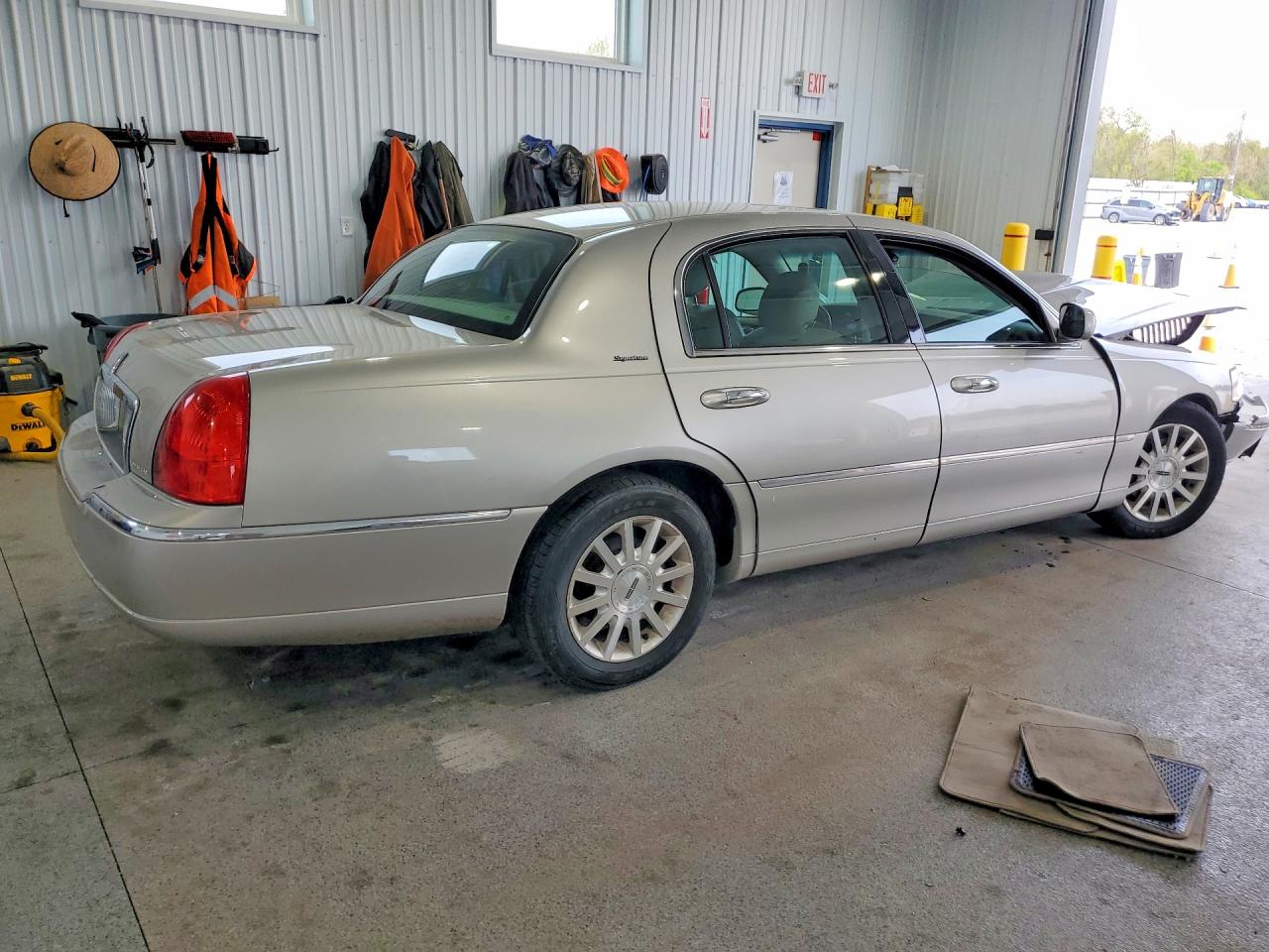 Lincoln Towncar Signature