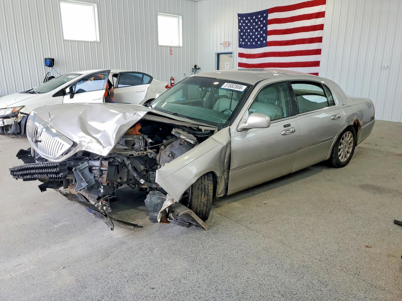 Salvage Lincoln Towncar Image