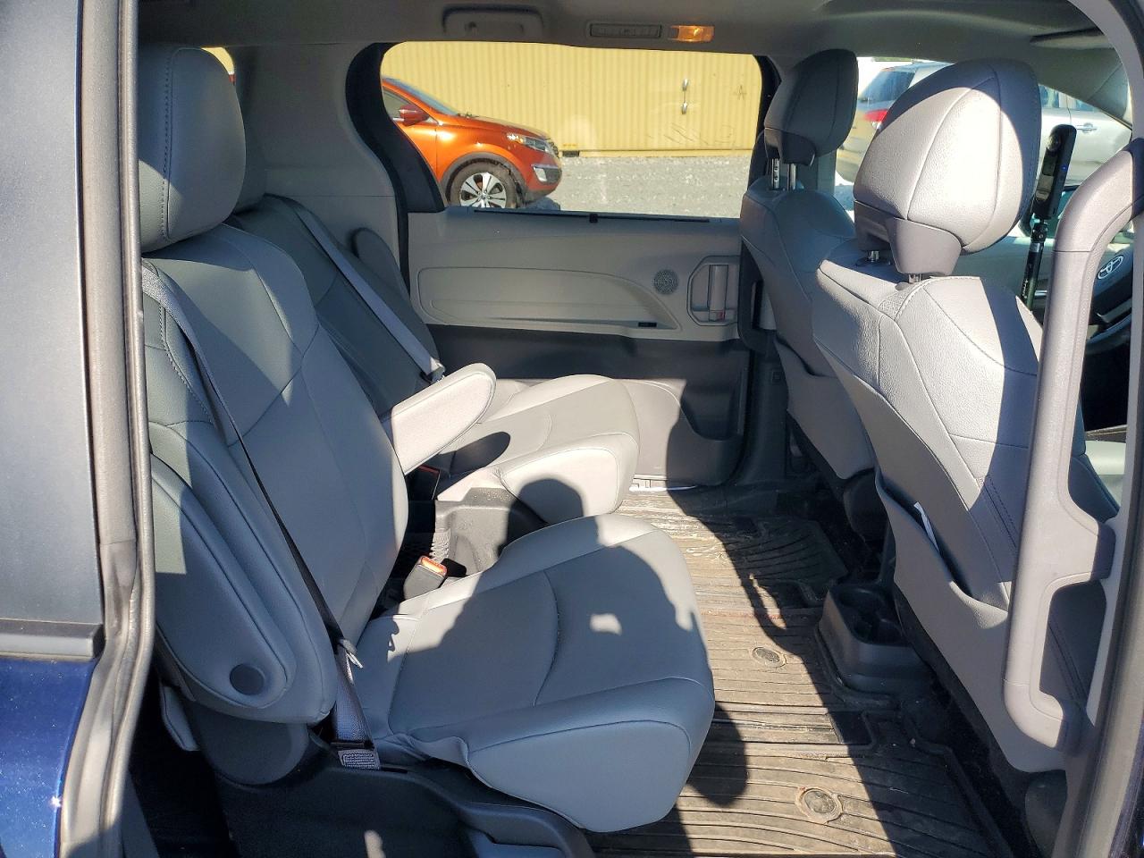 Toyota Sienna Xle 7-passenger