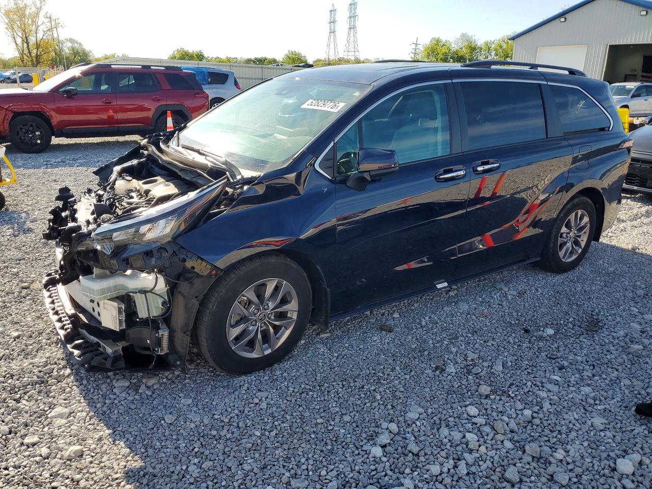Salvage Toyota Sienna Image
