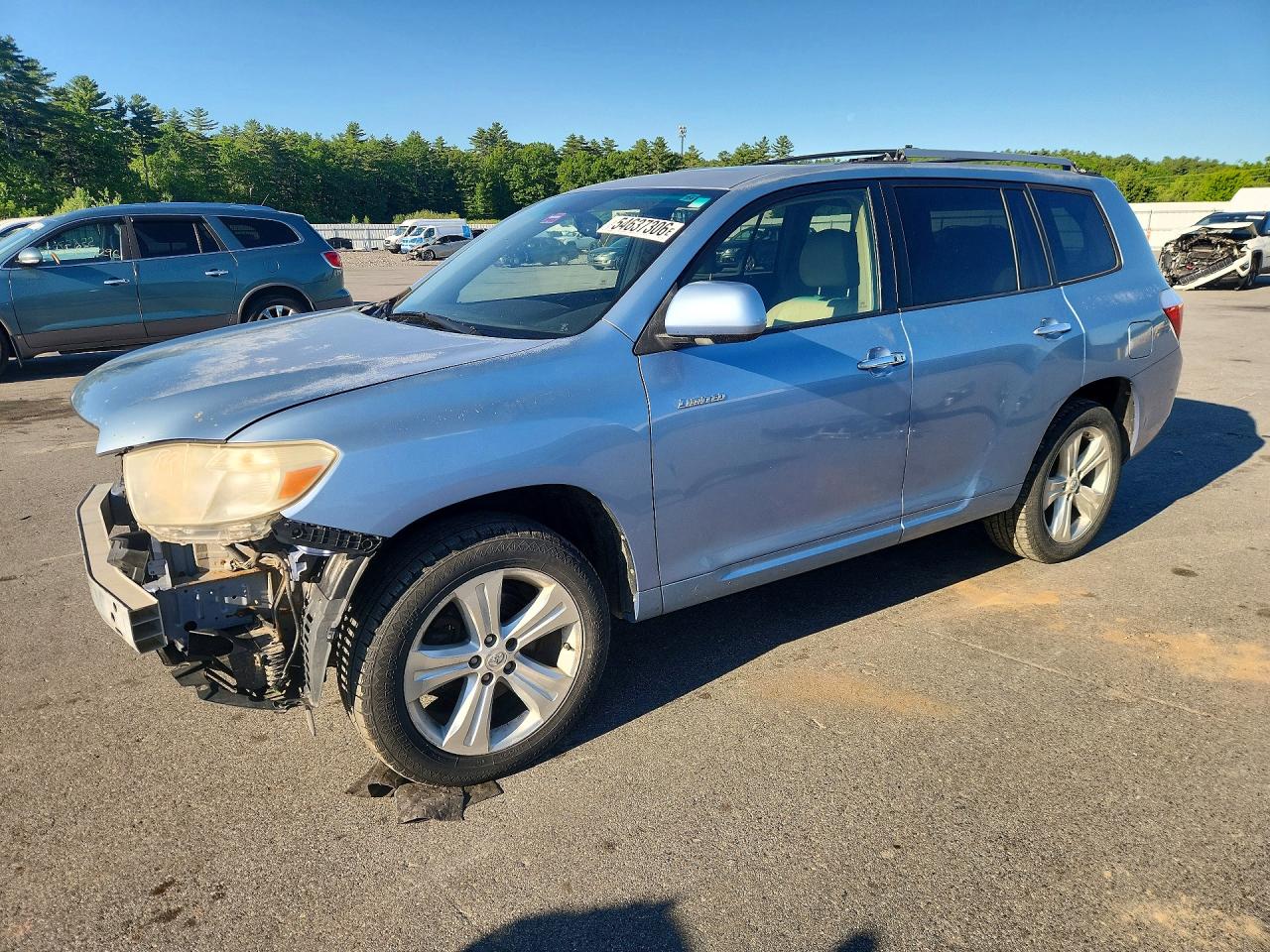 Salvage Toyota Highlander Image