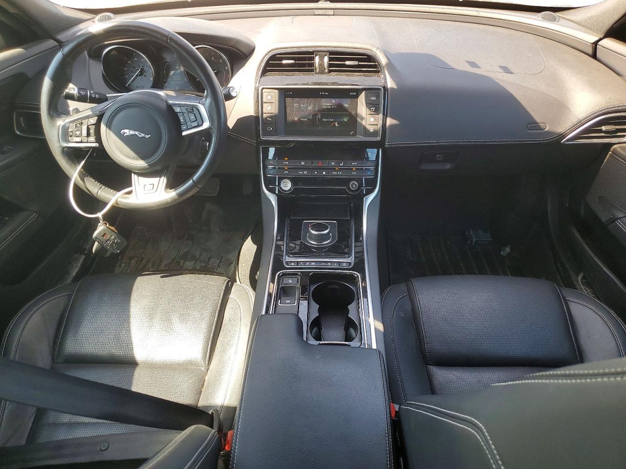 Jaguar XE R - Sport